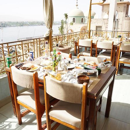 Merry Land Hotel & Roof Top Nile Restaurant Luxor Exterior foto