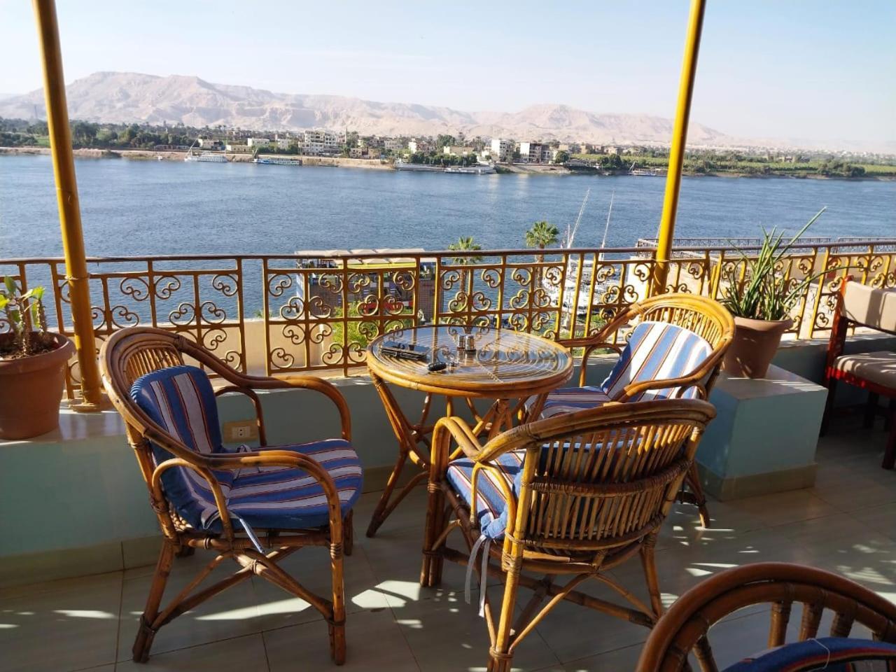 Merry Land Hotel & Roof Top Nile Restaurant Luxor Exterior foto