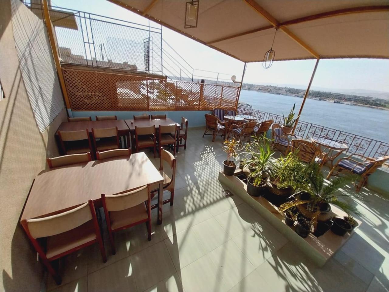 Merry Land Hotel & Roof Top Nile Restaurant Luxor Exterior foto