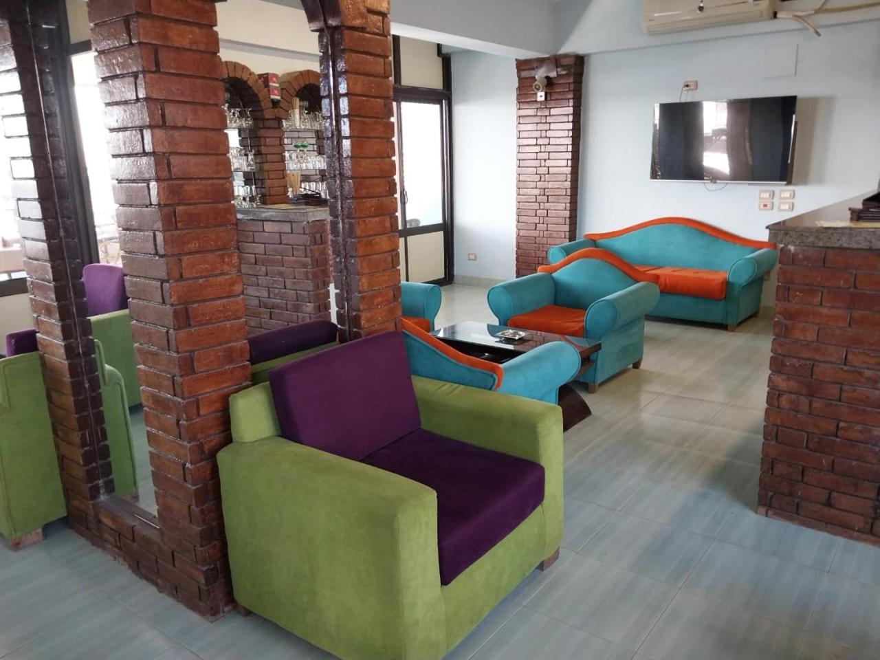 Merry Land Hotel & Roof Top Nile Restaurant Luxor Exterior foto