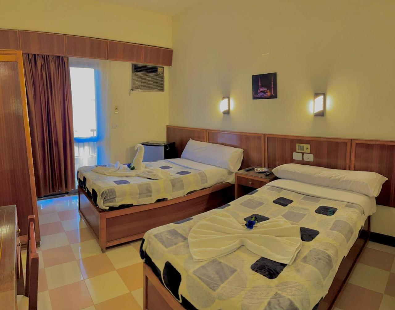 Merry Land Hotel & Roof Top Nile Restaurant Luxor Exterior foto