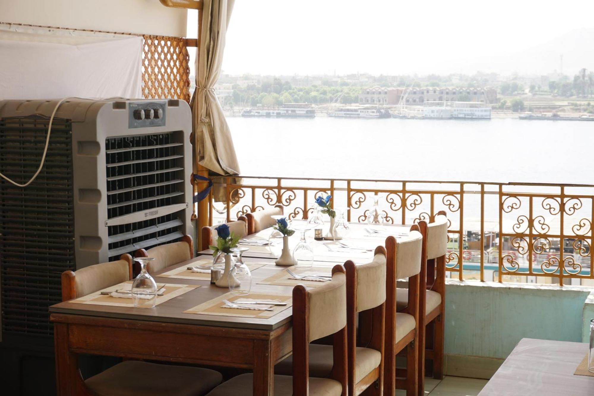 Merry Land Hotel & Roof Top Nile Restaurant Luxor Exterior foto