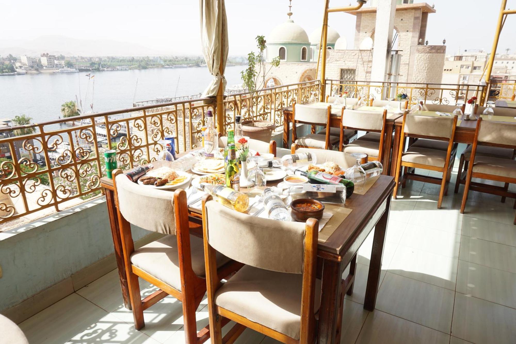 Merry Land Hotel & Roof Top Nile Restaurant Luxor Exterior foto