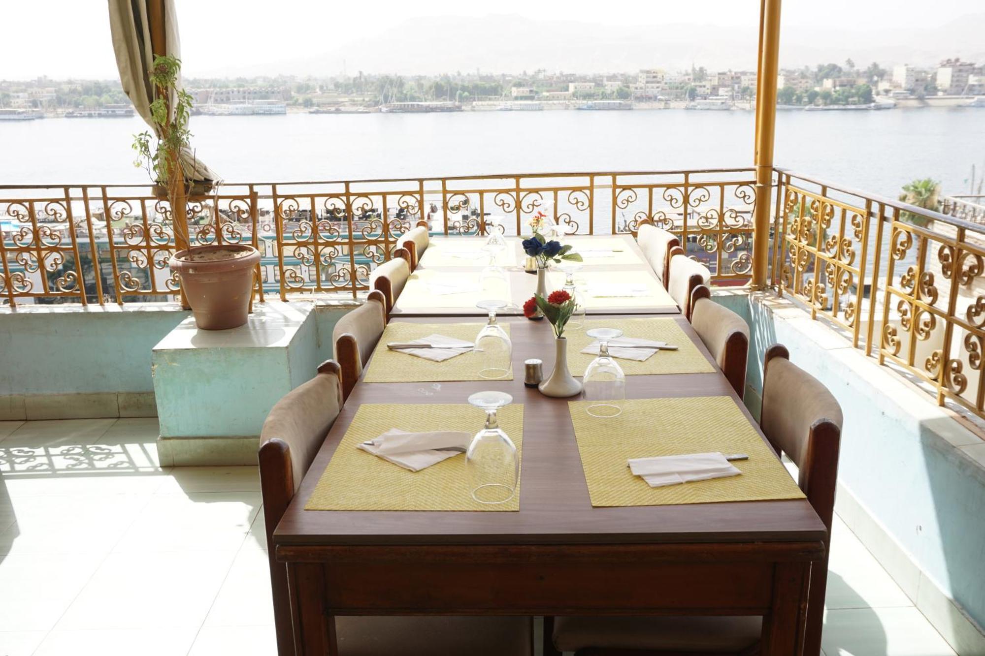 Merry Land Hotel & Roof Top Nile Restaurant Luxor Exterior foto