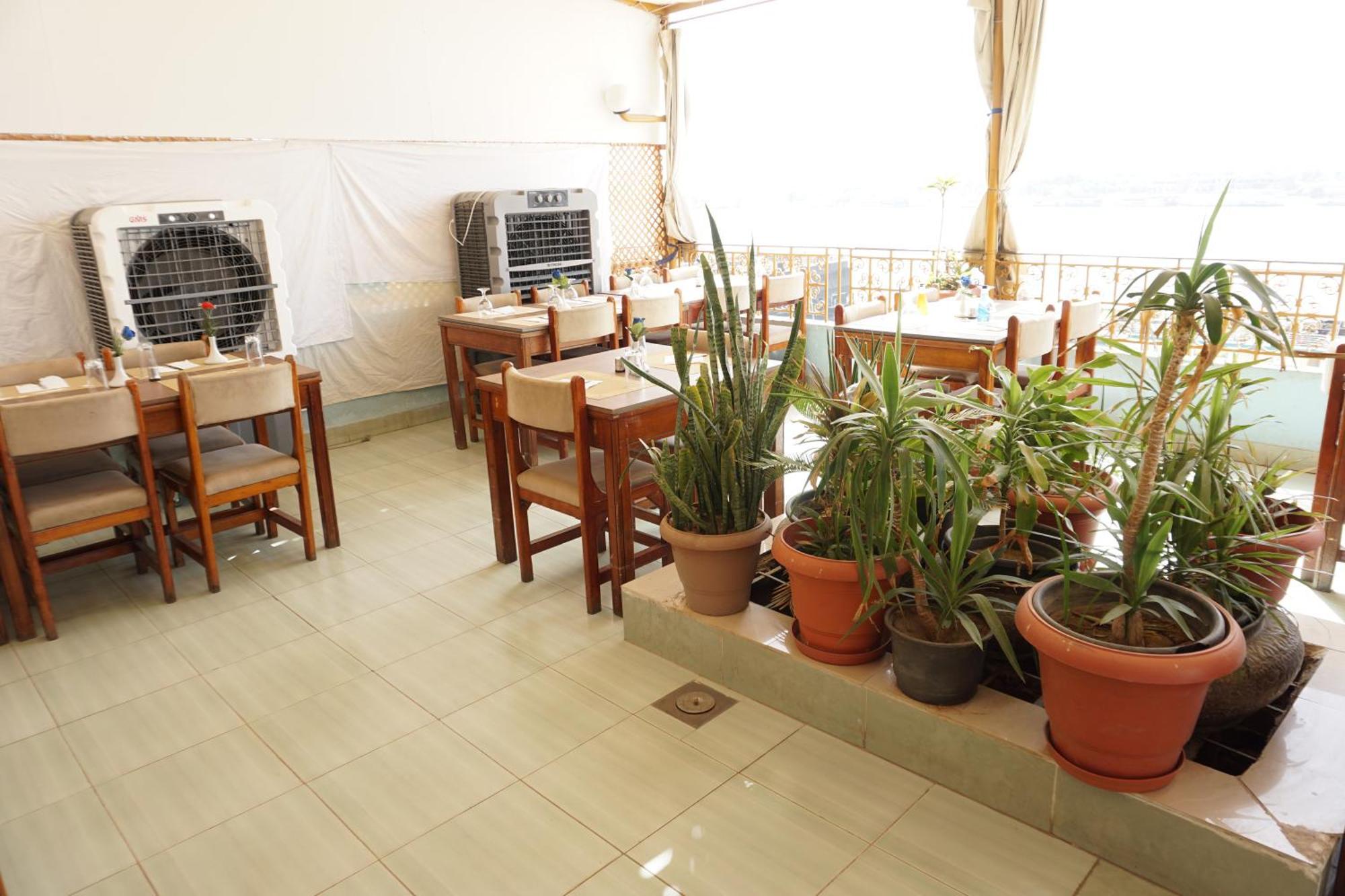 Merry Land Hotel & Roof Top Nile Restaurant Luxor Exterior foto