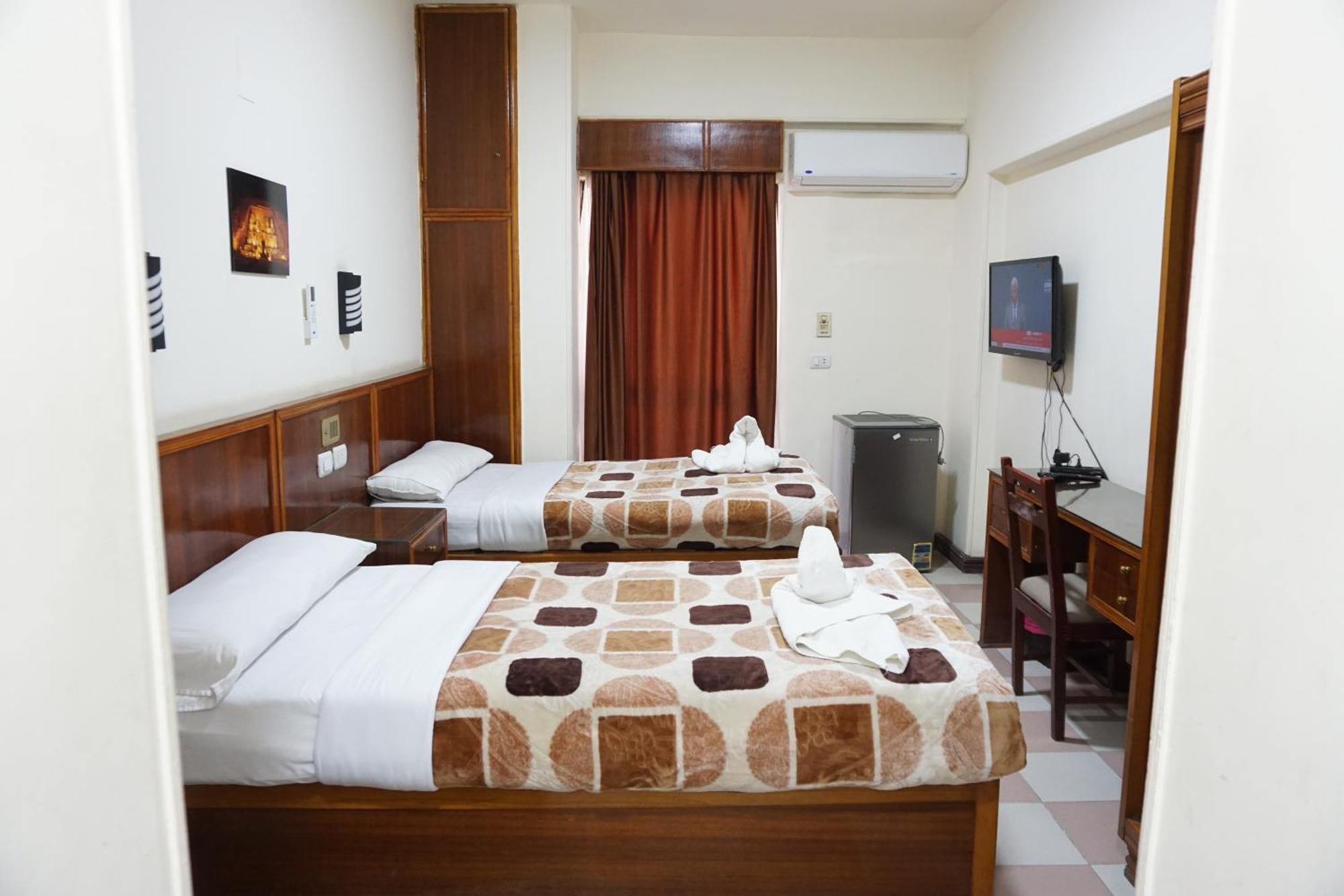 Merry Land Hotel & Roof Top Nile Restaurant Luxor Exterior foto
